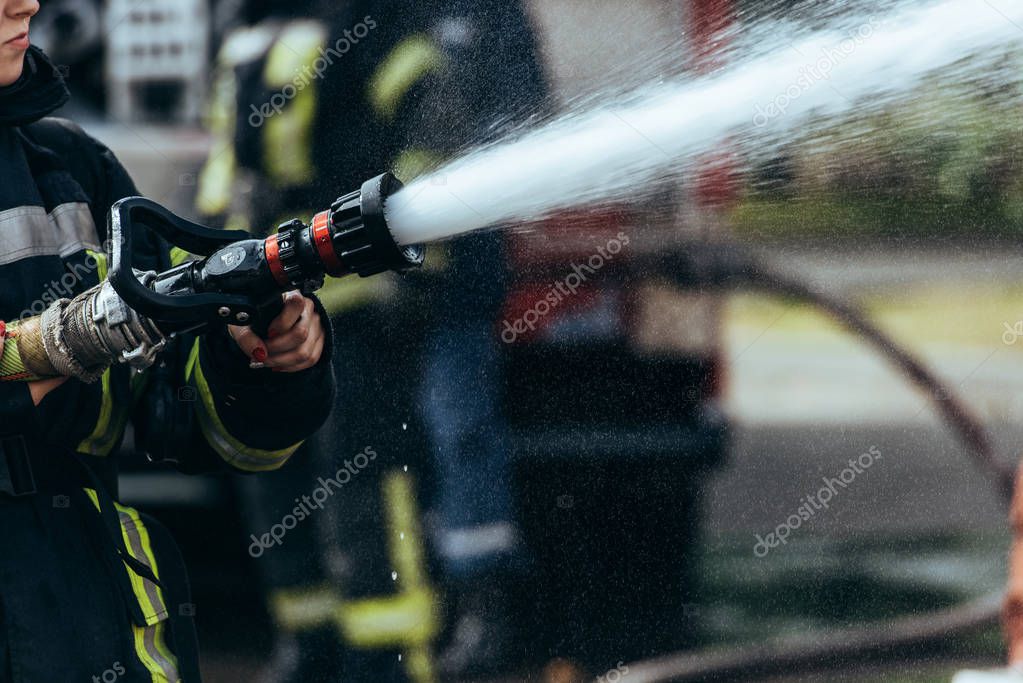 Camión de bomberos listo para salir a una emergencia